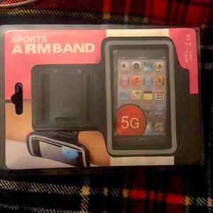 Sports Armband for cellphones handsfree use with pocket for your keys & earbuds